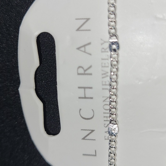 4 Bracelets - Picture 2 of 6